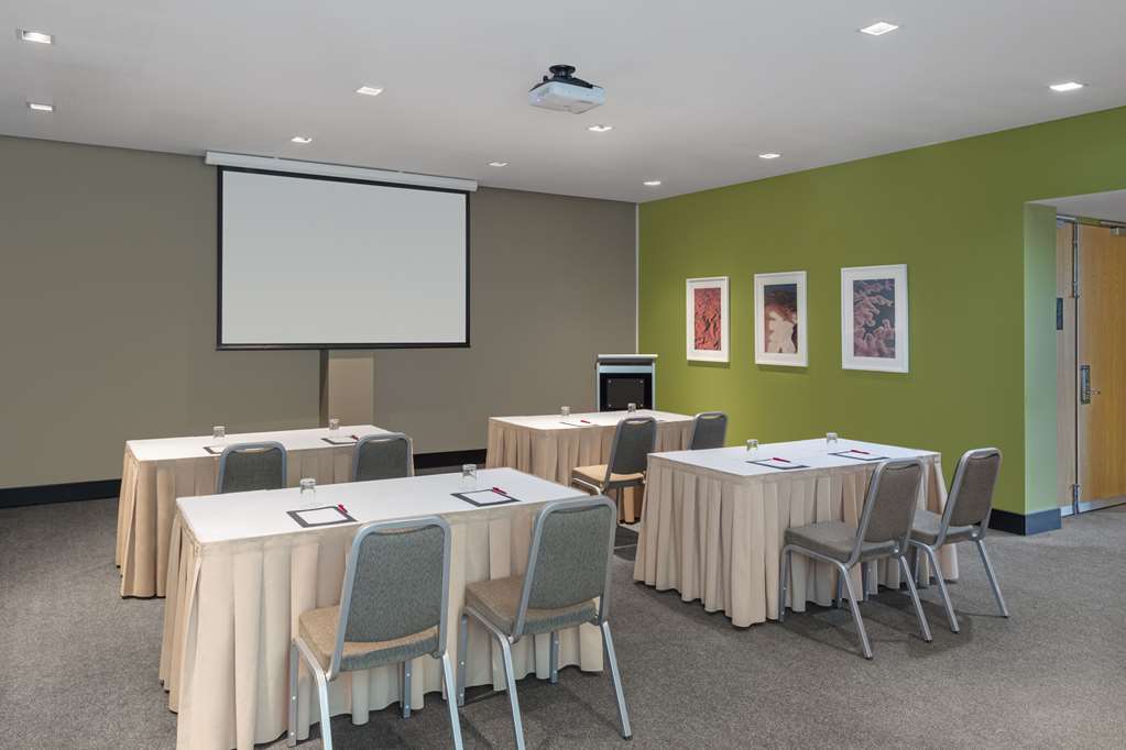 Adina 4* Perth