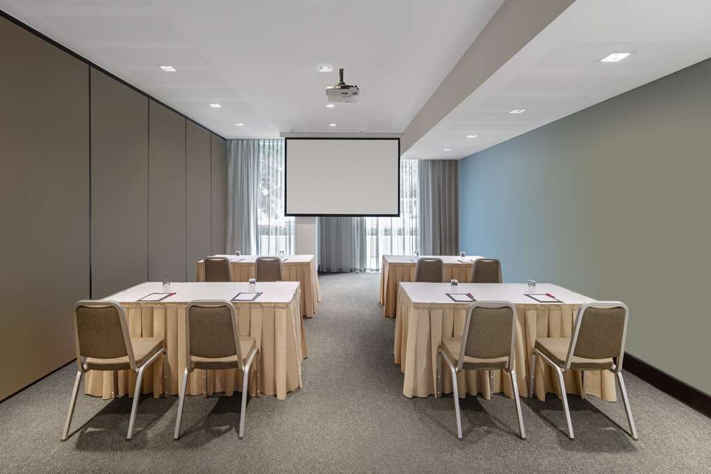 Aparthotel Adina 4*