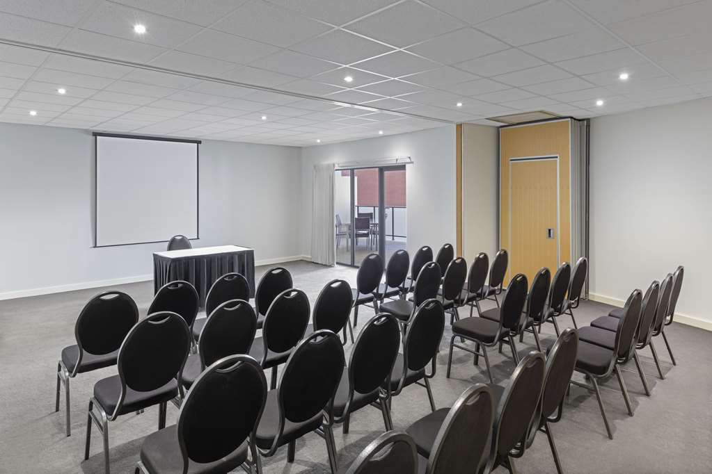Adina Barrack Plaza 4*