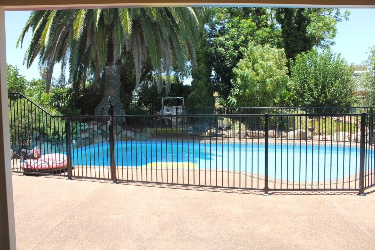 Bed & Breakfast Jacaranda Hideaway