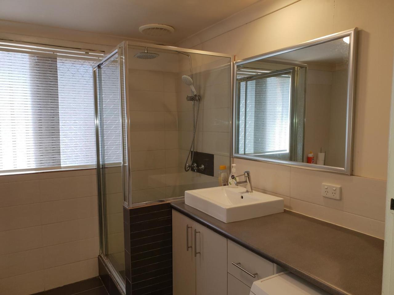 Apartemen Mt.lawley Superb 2 Bedroom Location Comfort, Style 3