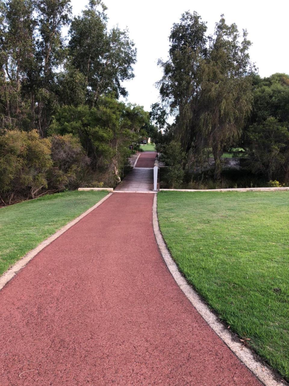 Lakeside On Boardwalk * Perth