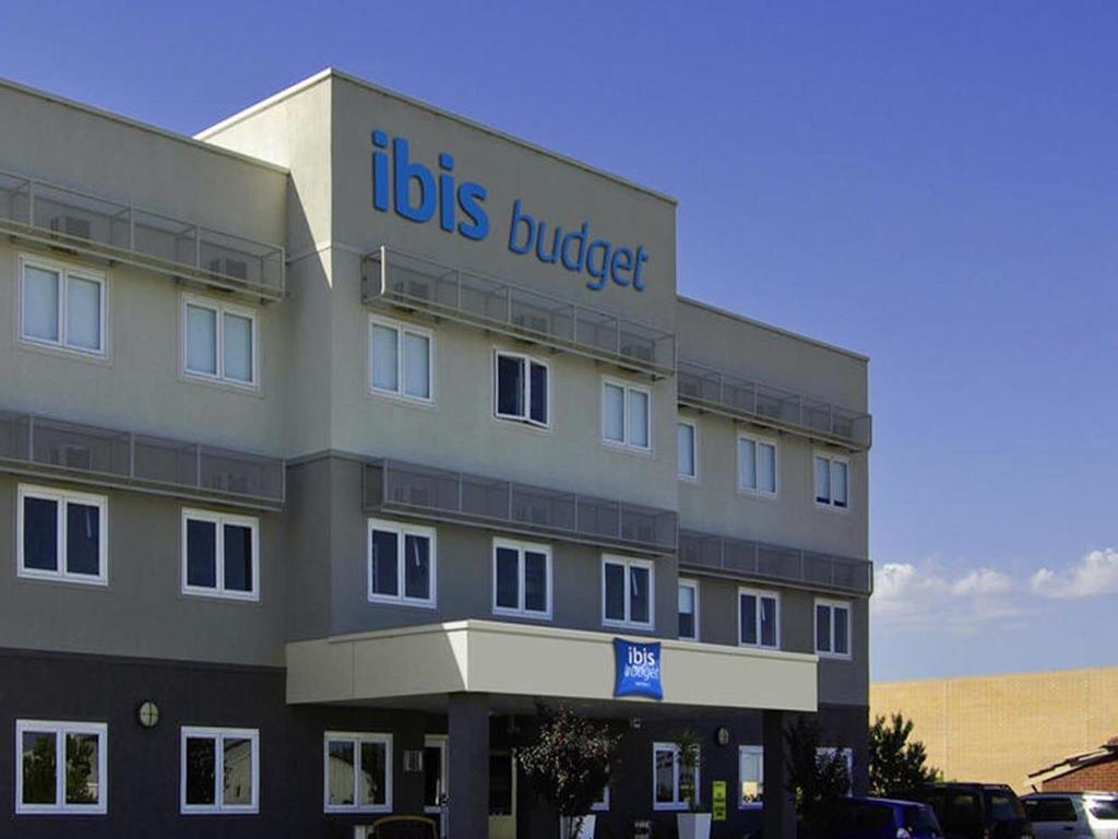 Ibis Budget Airport Hotel 3*
