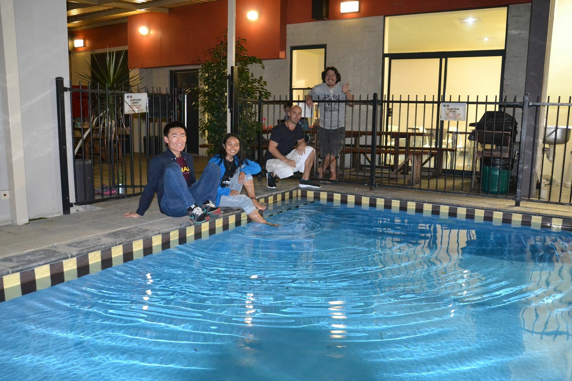 Globe Backpackers And Oasis Hostel *