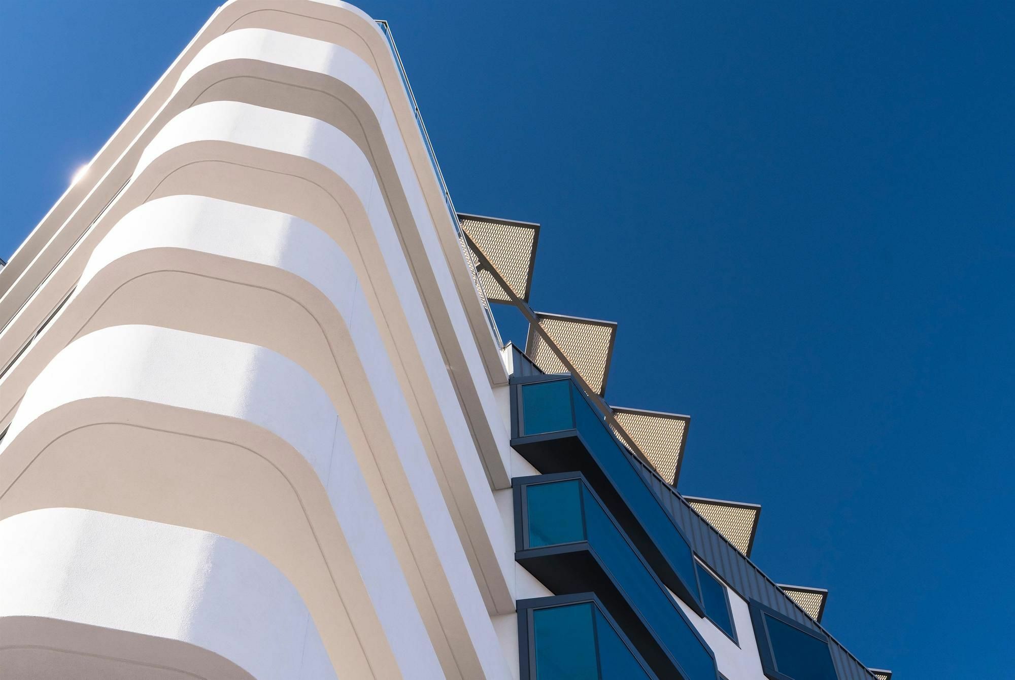 Ramada By Wyndham Vetroblu Scarborough Hotel
