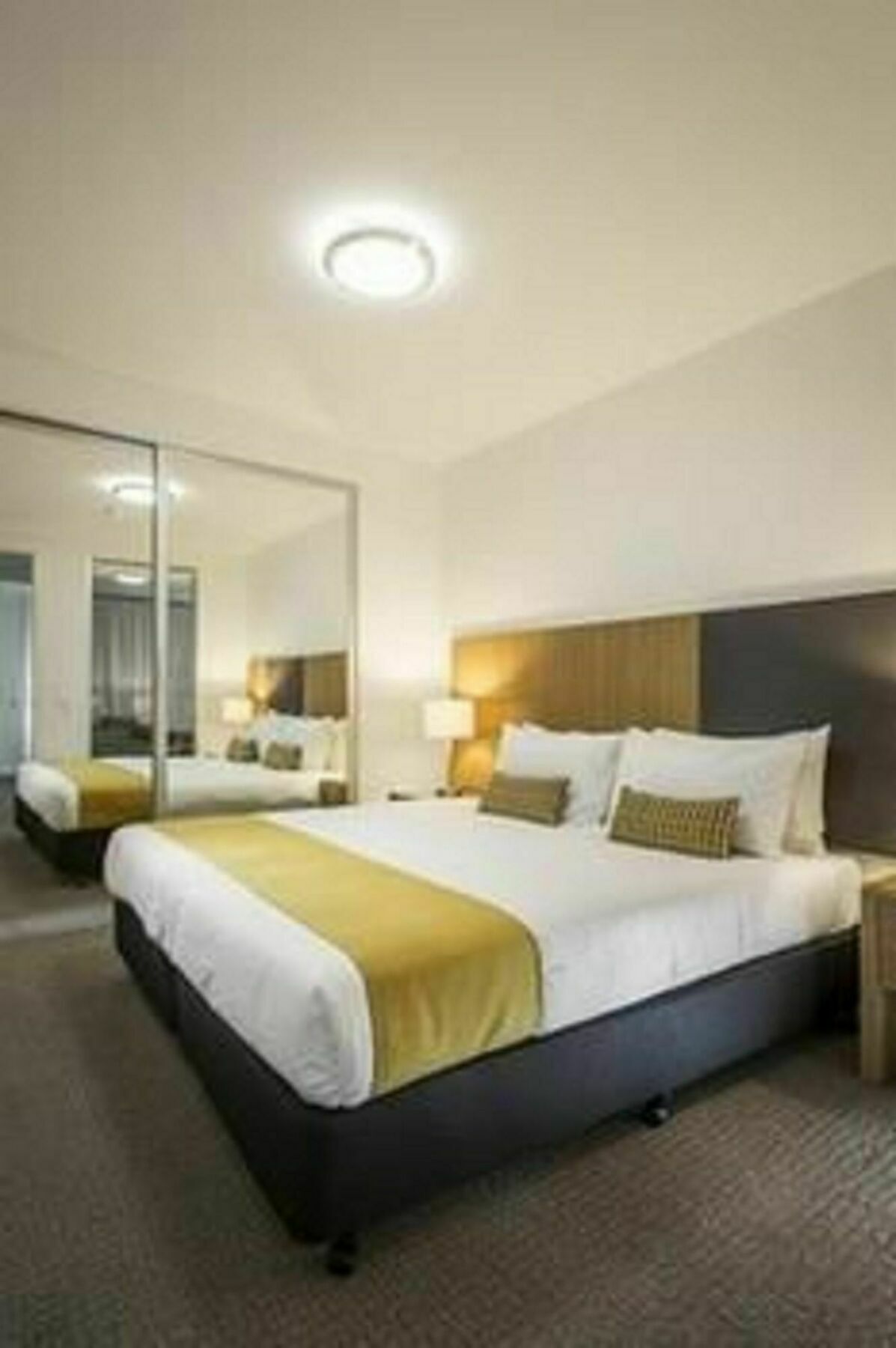 Aparthotel Quest East 4*