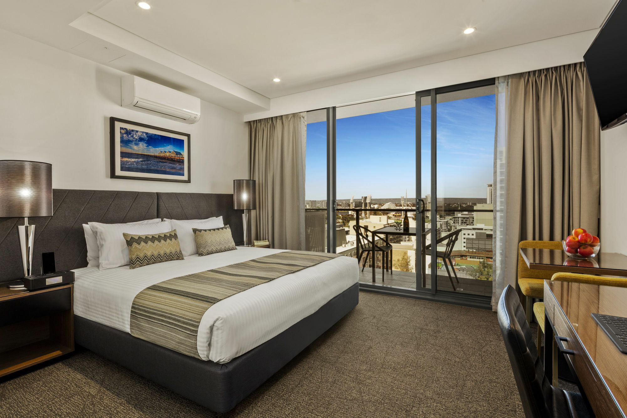 Quest East Aparthotel 4*