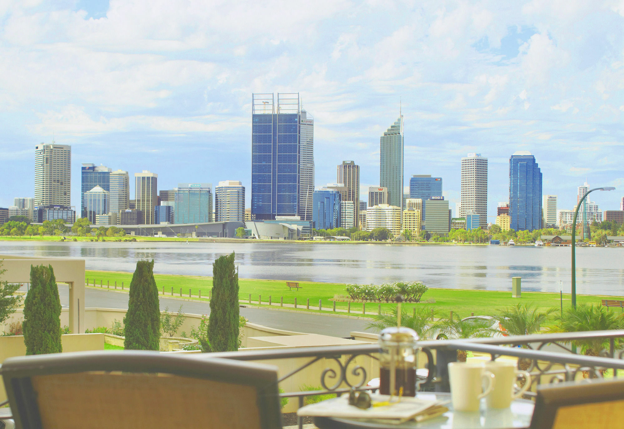 Aparthotel The Peninsula Riverside Serviced