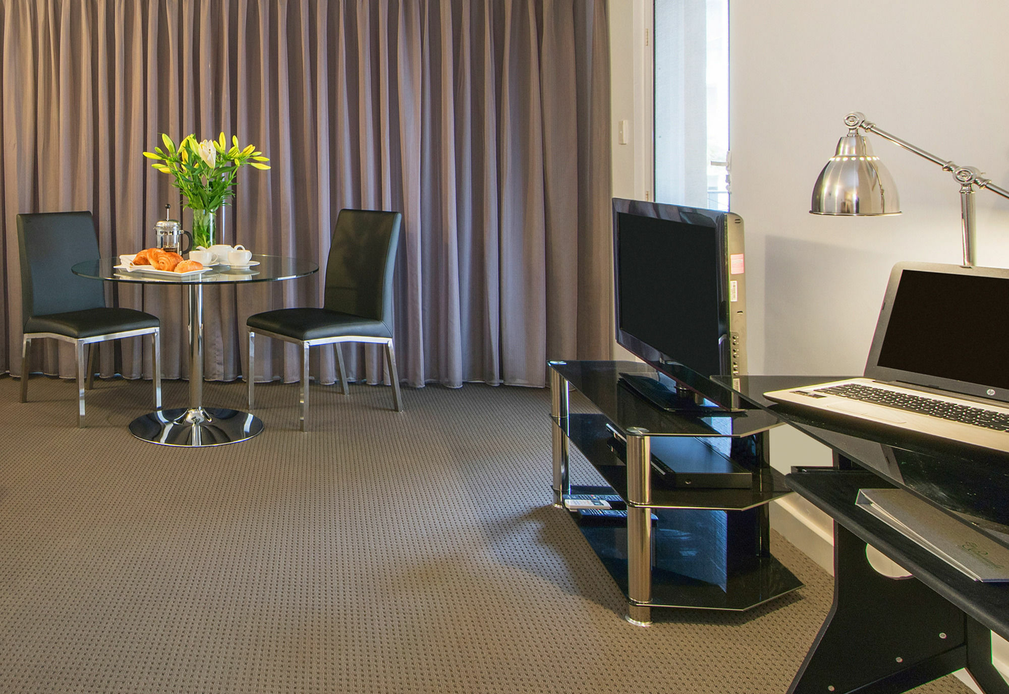 The Peninsula Riverside Serviced Aparthotel