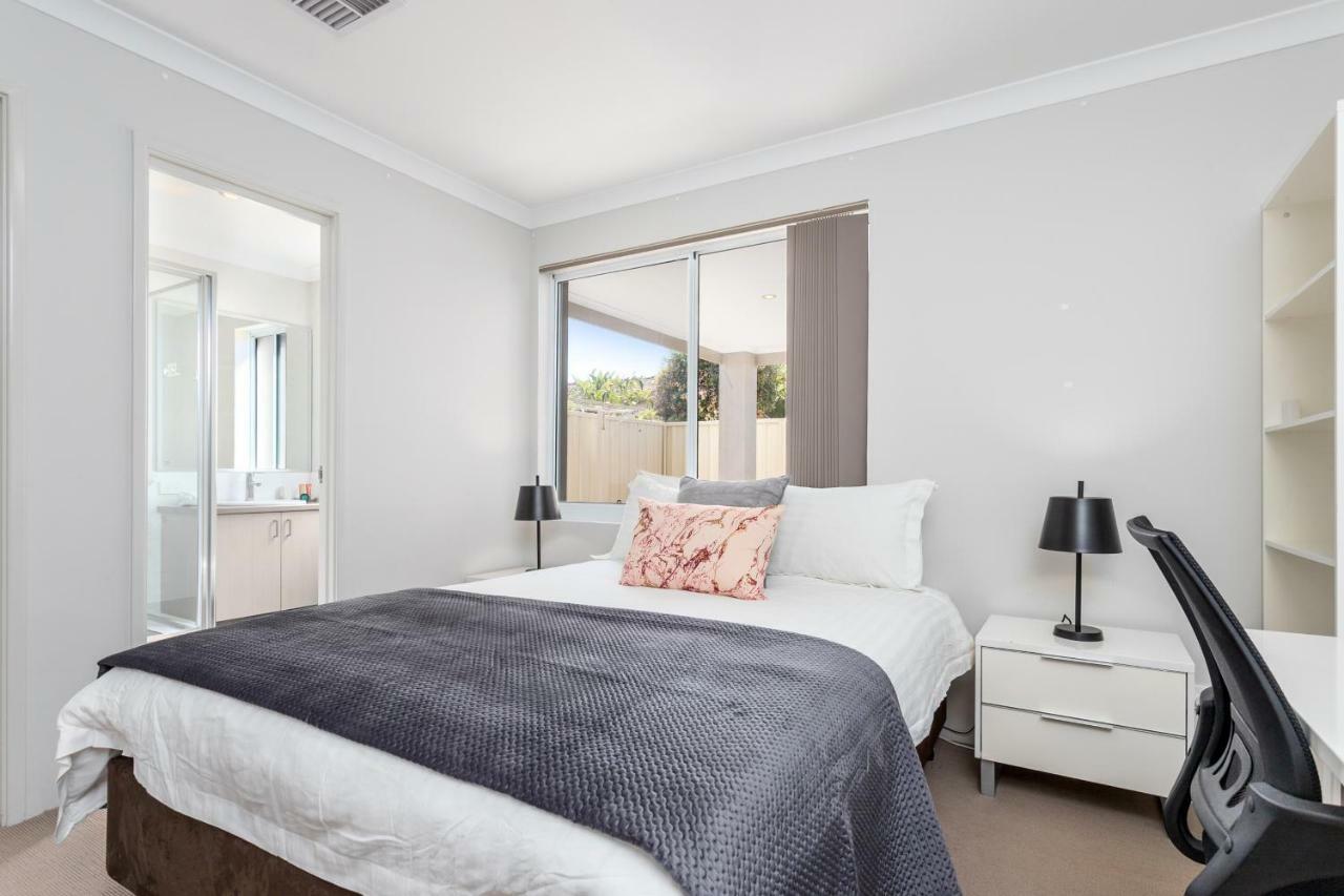 Villa Ardross Short