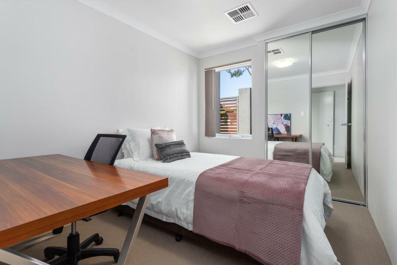 Ardross Short Villa *