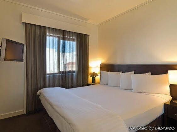 Adina Barrack Plaza 4*