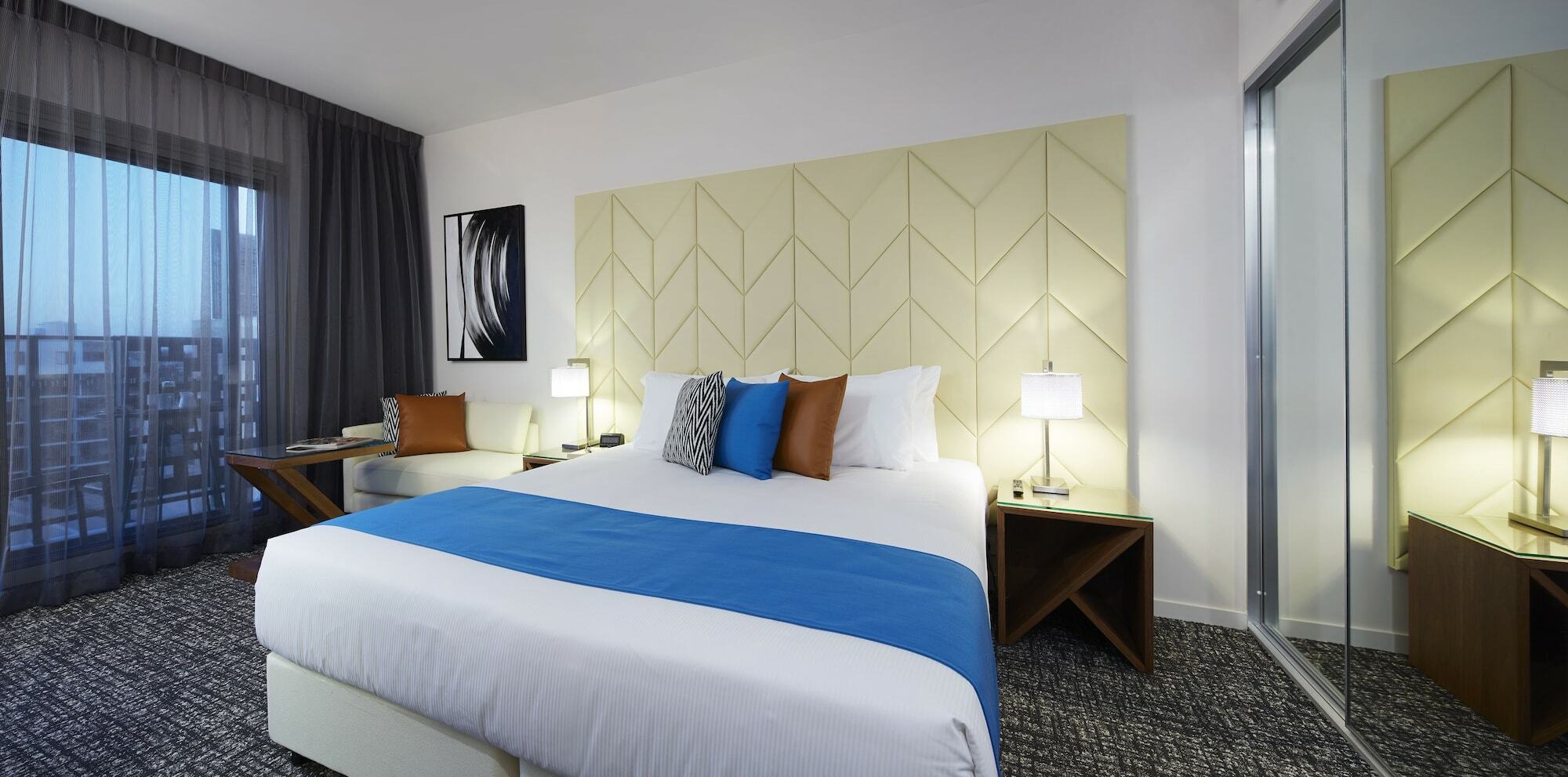 Aparthotel The Sebel West
