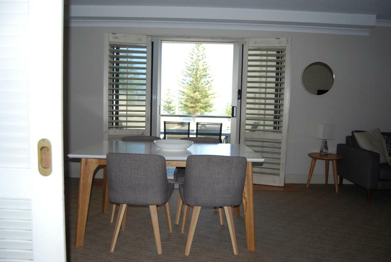Absolute Beachfront Scarborough Apartment *