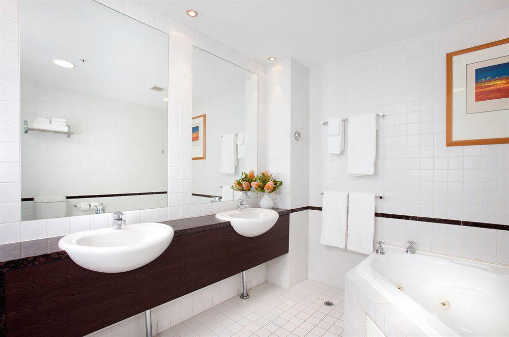 Rydges Hotel 4*