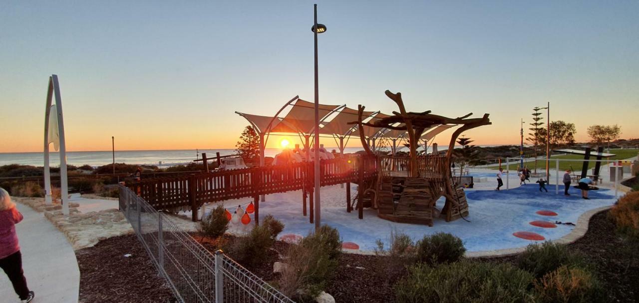 West Beach Lagoon 109 - Amazing Location! Perth
