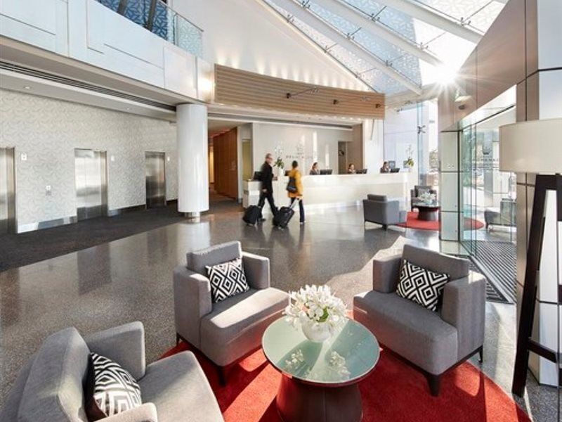 Crown Promenade Hotel 4*