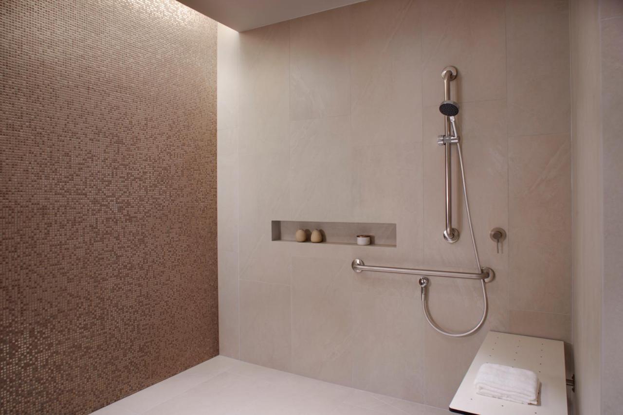 The Ritz-carlton,