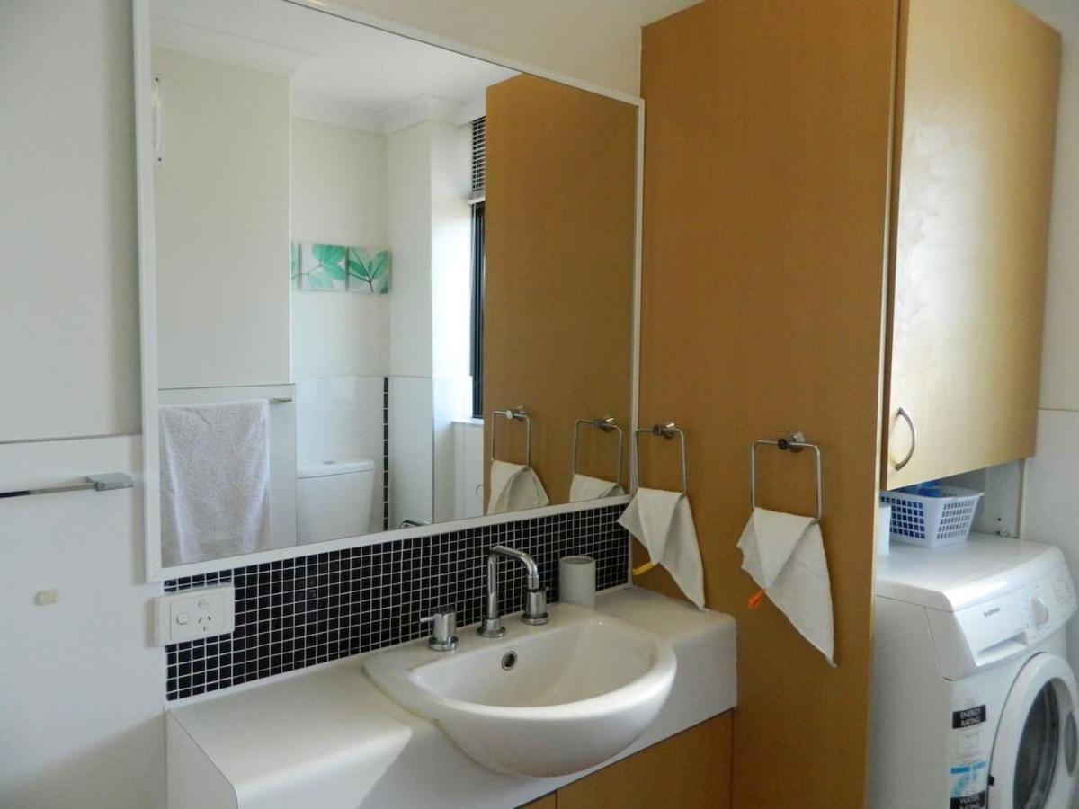 Riverside 2 Bedroom With South Peninsula Views Apartment *