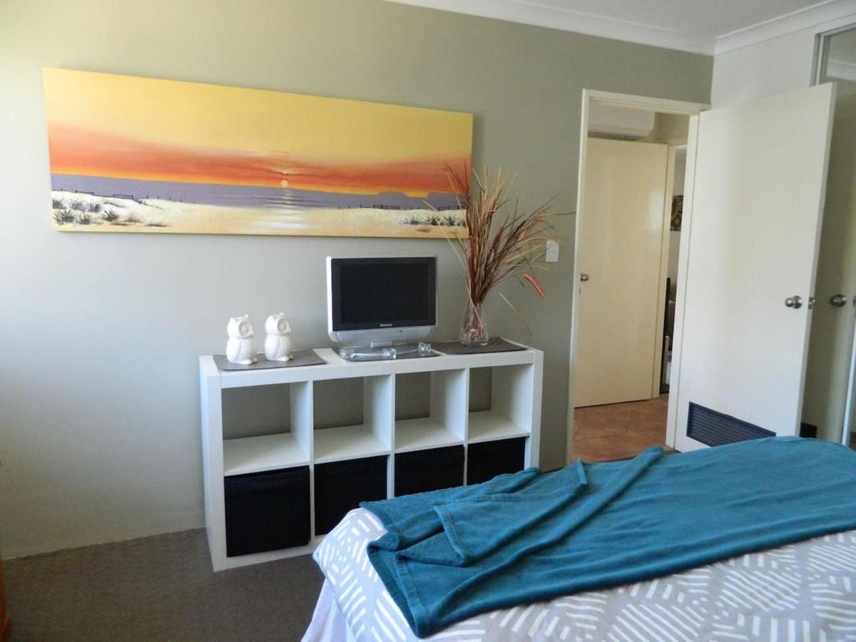 Riverside 2 Bedroom With South Peninsula Views Apartment Perth
