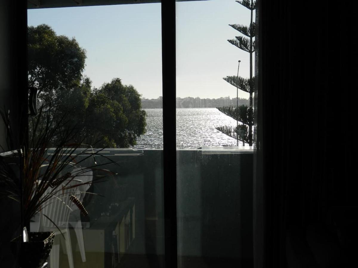 Riverside 2 Bedroom With South Peninsula Views Apartment *