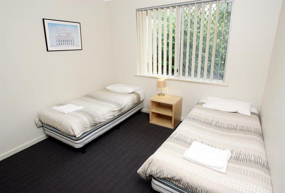 Scarborough Apartments 2*