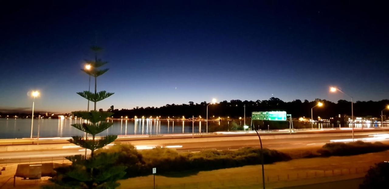 Riverside 2 Bedroom With South Peninsula Views Apartment *
