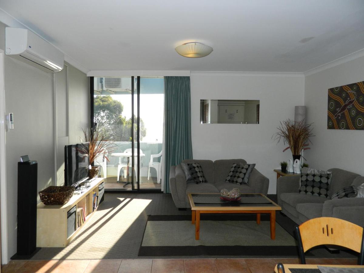 Riverside 2 Bedroom With South Peninsula Views Apartment *