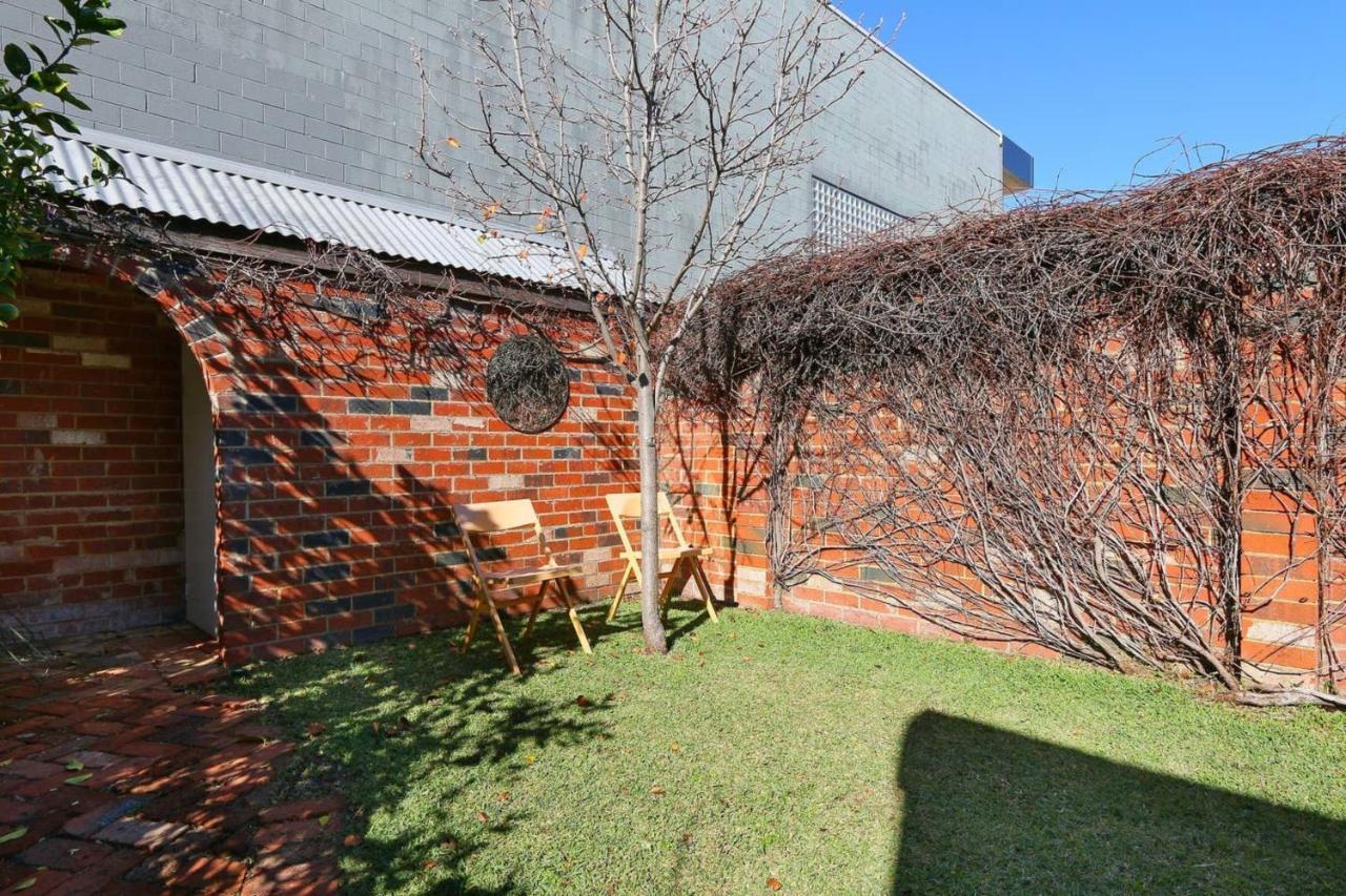 Bahay bakasyunan Boutique 2-bed House With Garden In Northbridge Perth