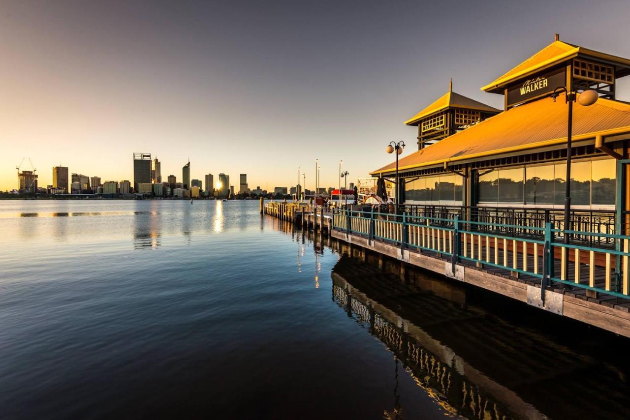 Riverside 2 Bedroom With South Peninsula Views Apartment Perth