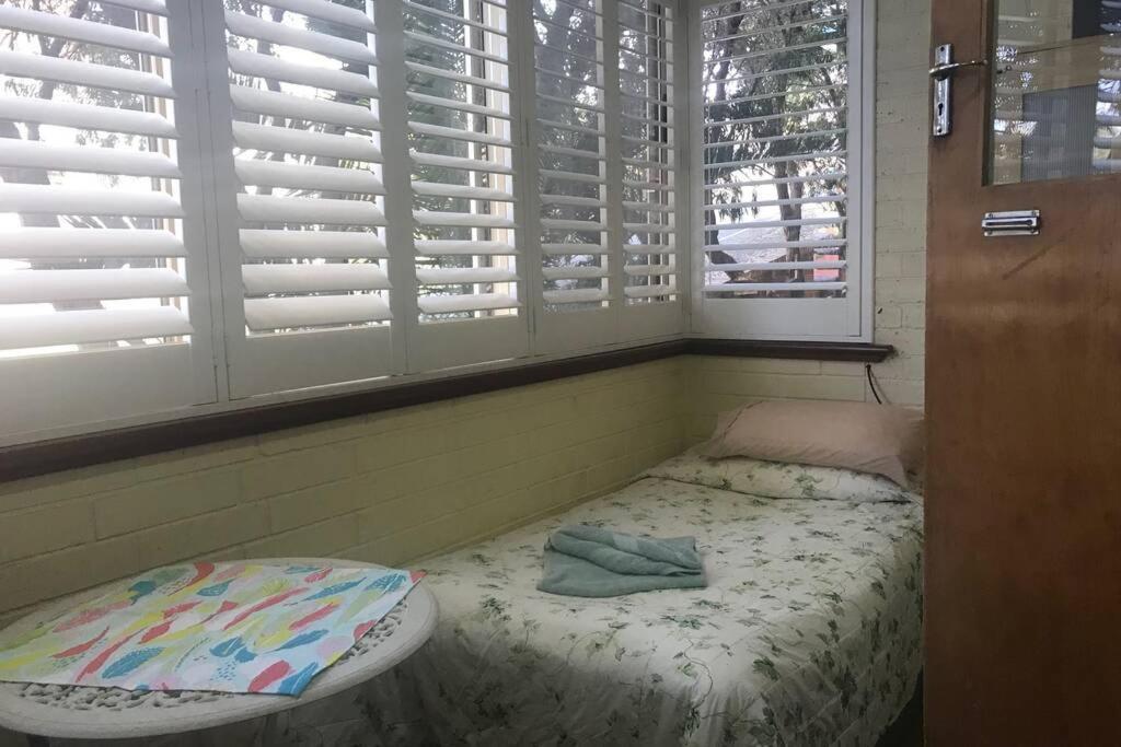 B2 Crawley 1 Brm & Sleepout Near Uwa Apartment Perth