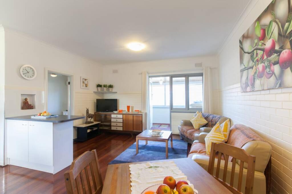 B7 Crawley 1 Brm & Sleepout Near Uwa Apartment *