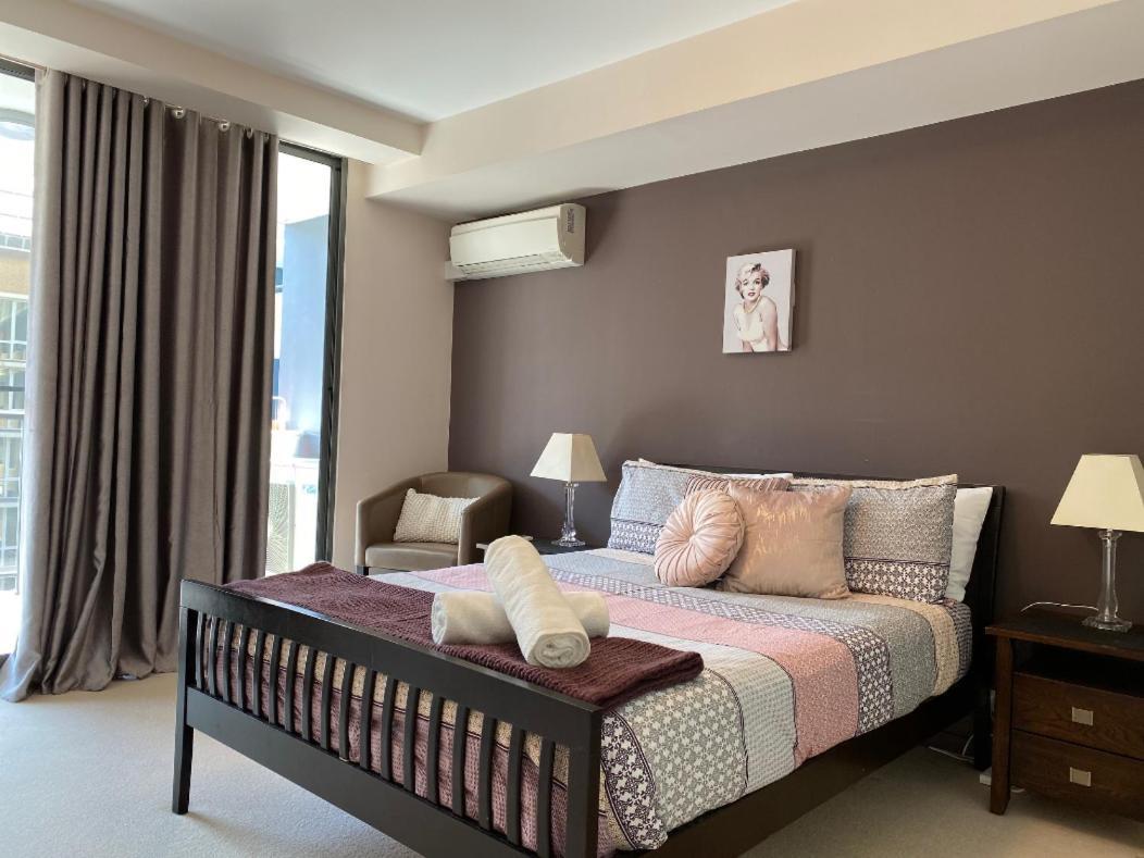 Arena Style Exec Free Netflix Wifi Wine Apartment *