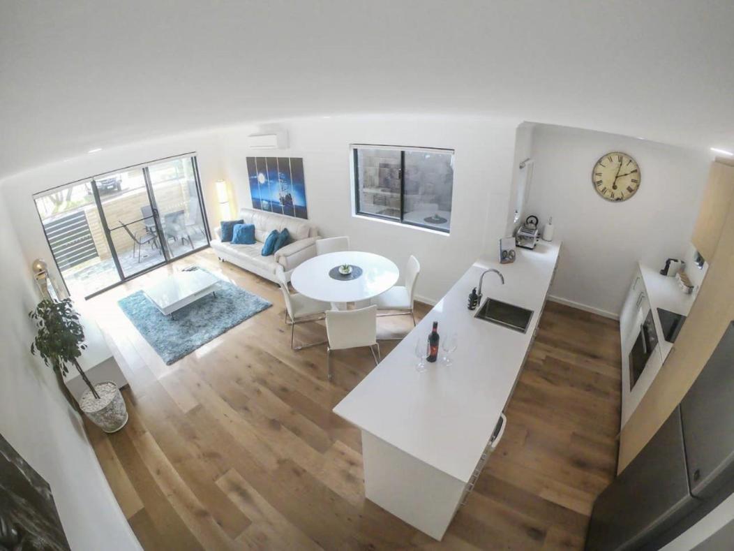 1 Bdrm Close Airport/shops, Wifi, Netflix, Parking *