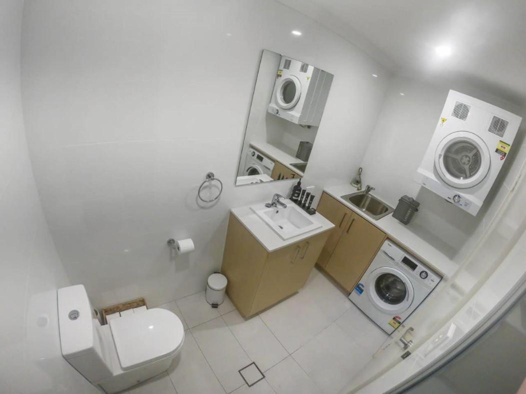 Apartment 1 Bdrm Close Airport/shops, Wifi, Netflix, Parking *