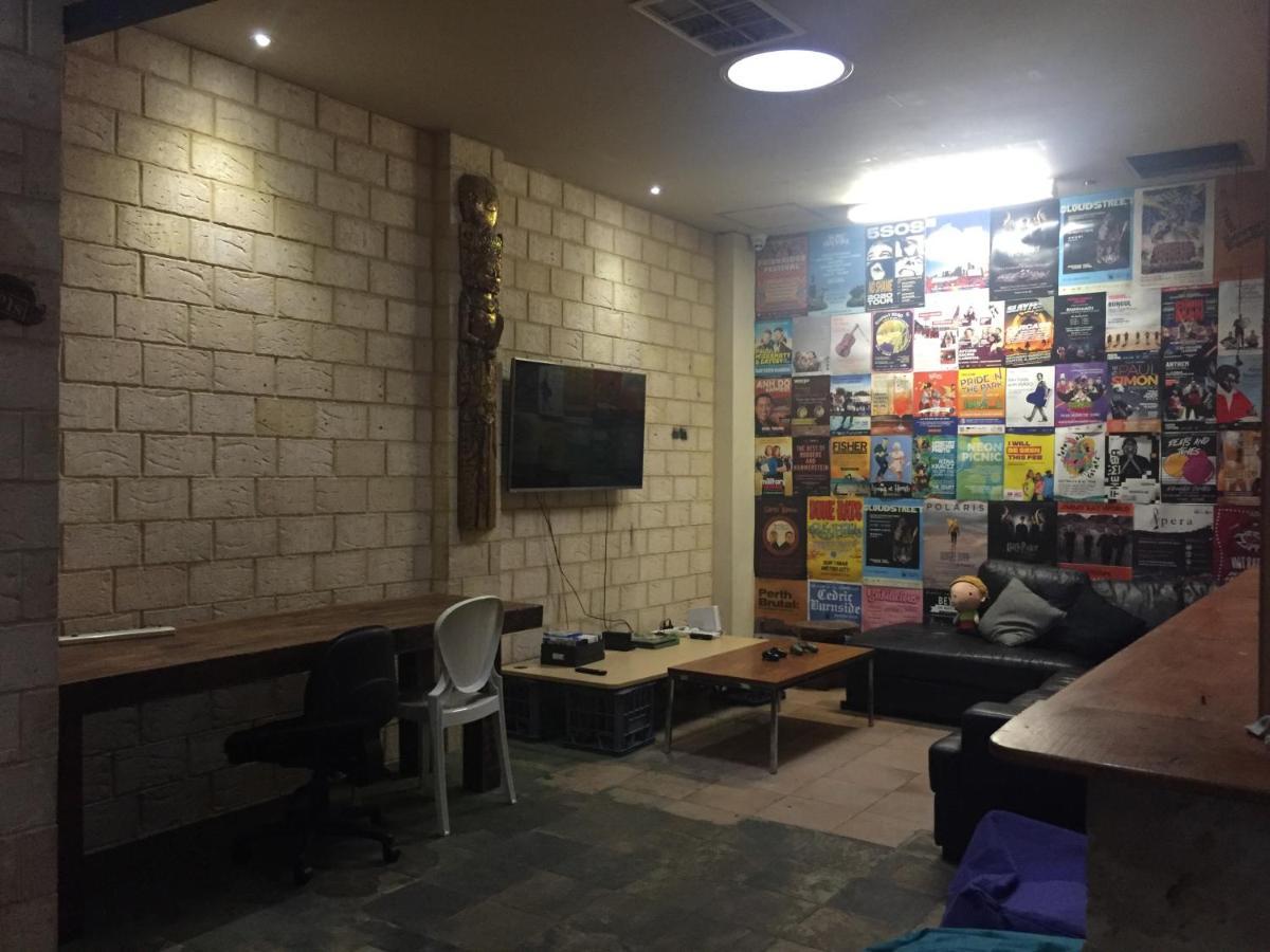 Jj's Backpackers