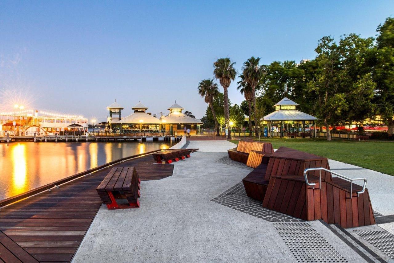 Riverside 2 Bedroom With South Peninsula Views Apartment Perth
