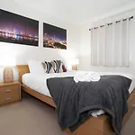 302 Wonderful Waldorf Poolgym