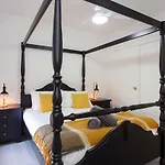 Living On Lennard - Pet Friendly House Close To Cbd