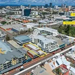 Emu Backpackers Perth - Note - Valid Passport Required For Check In