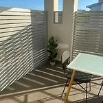 Stylish 2Bed Close Airport/Shops