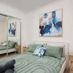 Suburban Living - 2 Bedroom Apartment Victoria Park