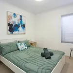 Suburban Living - 2 Bedroom Apartment Victoria Park