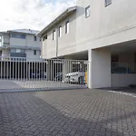 Suburban Living - 2 Bedroom Apartment Victoria Park