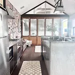 T H E L O F T - Stunning Private Apartment