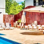 10 Relaxing Resortpkgpoolgym 2Br2Ba
