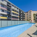 Central Perth 2-Bed Apartment With Pool & Gym