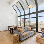 Central Perth City Penthouse Apt In Northbridge