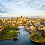 East Perth King Desk Free Parking