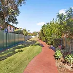 Trendy Townhouse On Lakes Edge With Lush Parks